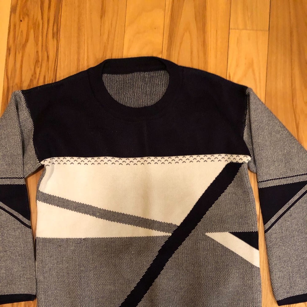 Geometric pattern sweater. - Picture 6 of 8